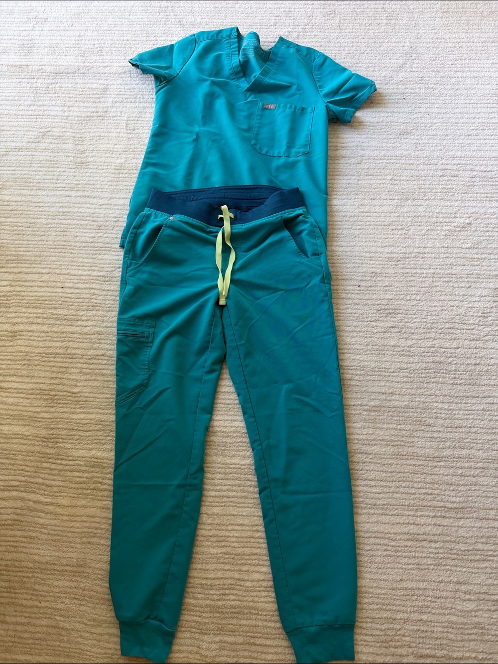 Womans Teal Jogger Scrub Set with Yellow Drawstring sz xs